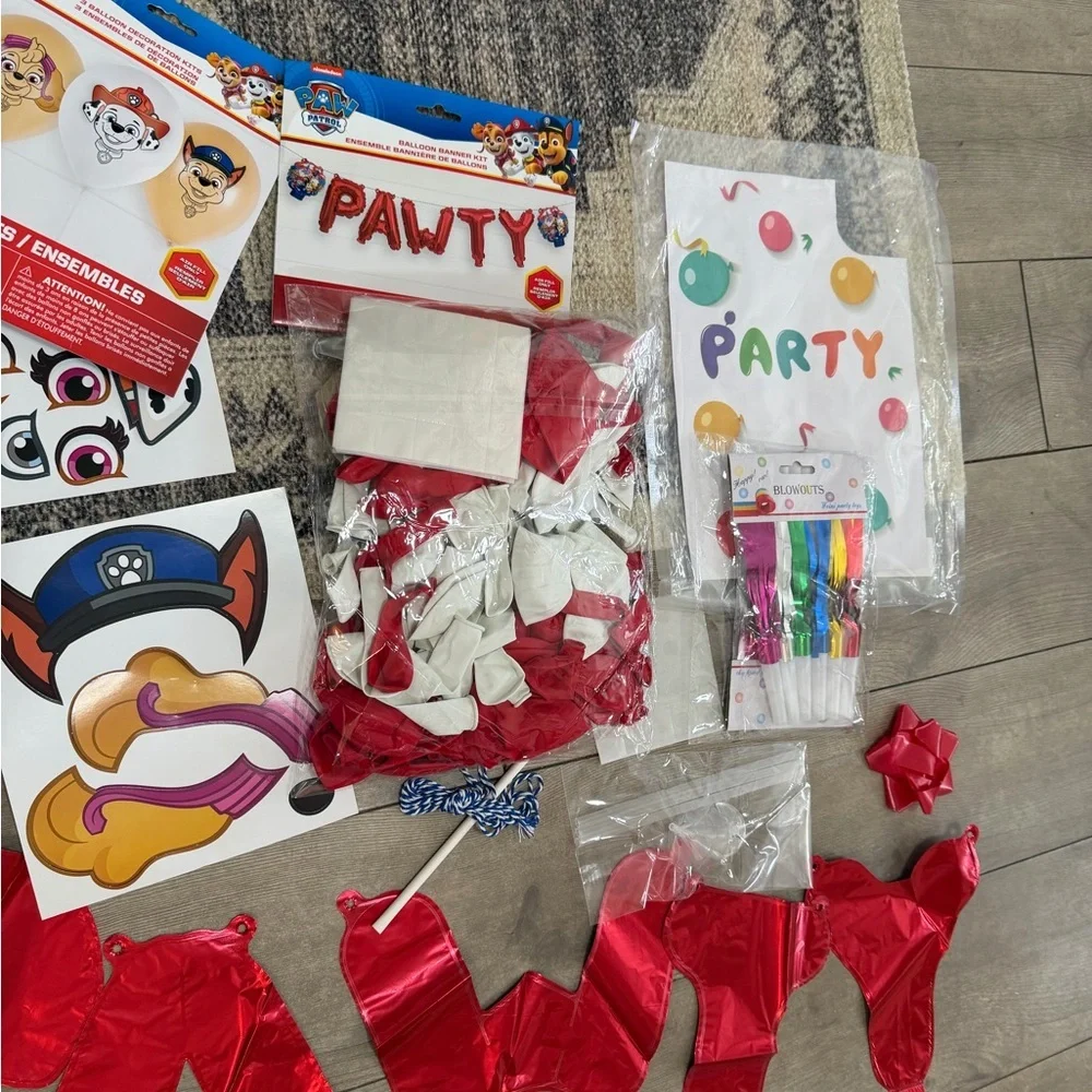 New Paw Patrol Party Supplies Piñata, Balloon Garland Banner Bubbles Blowouts